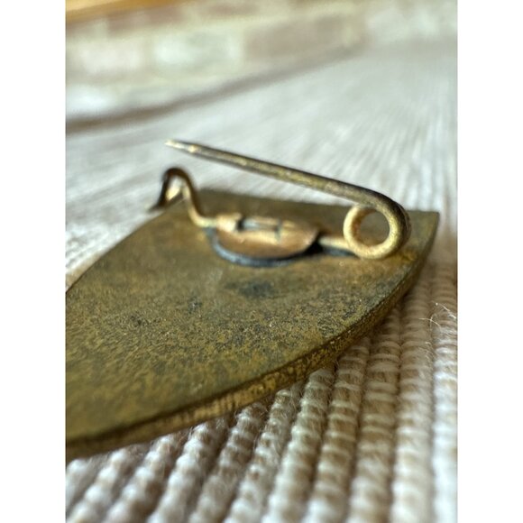 Vintage Davos Parsenn Switzerland Ski Resort Pin Badge With Enamel Shield Design - Picture 6 of 10